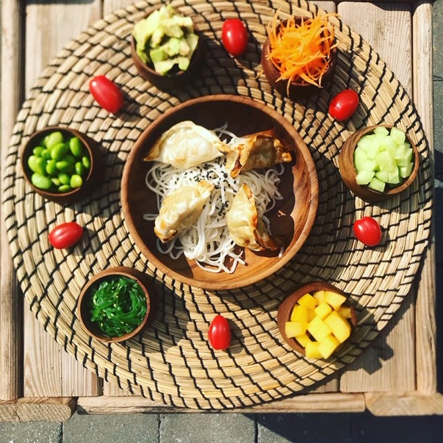 Rosie’s Pokébowl met gyoza van tofu en groentjes
